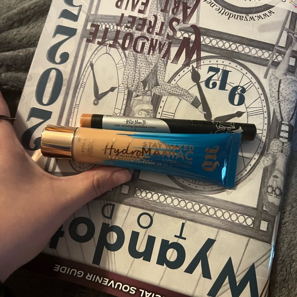 Urban Decay Hydromaniac Glow Hydrator with bounce